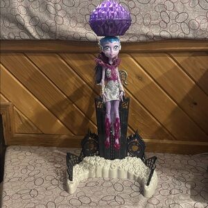 Monster High Boo York Astranova Doll with Floatation Station Set working